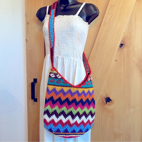 Handbags - ⚡️Mega Sale⚡️Vibrant handwoven shoulder bag with zipper